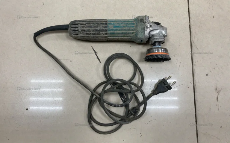 Уши Makita GA9020