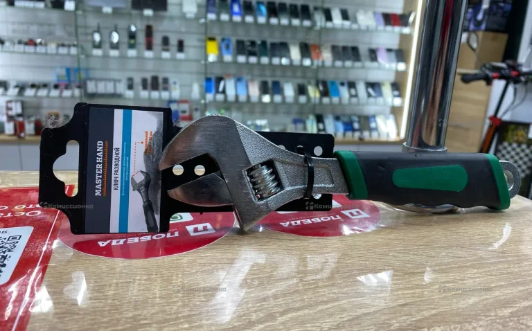 Ключ разводной Master Hand