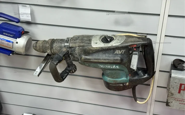 Перфоратор makita HR5210C