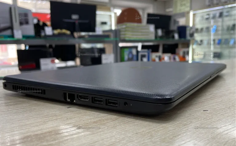 Ноутбук HP 15 ra073ur