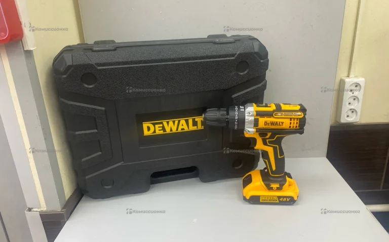 Набор инструментов Dewalt c шуруповертом