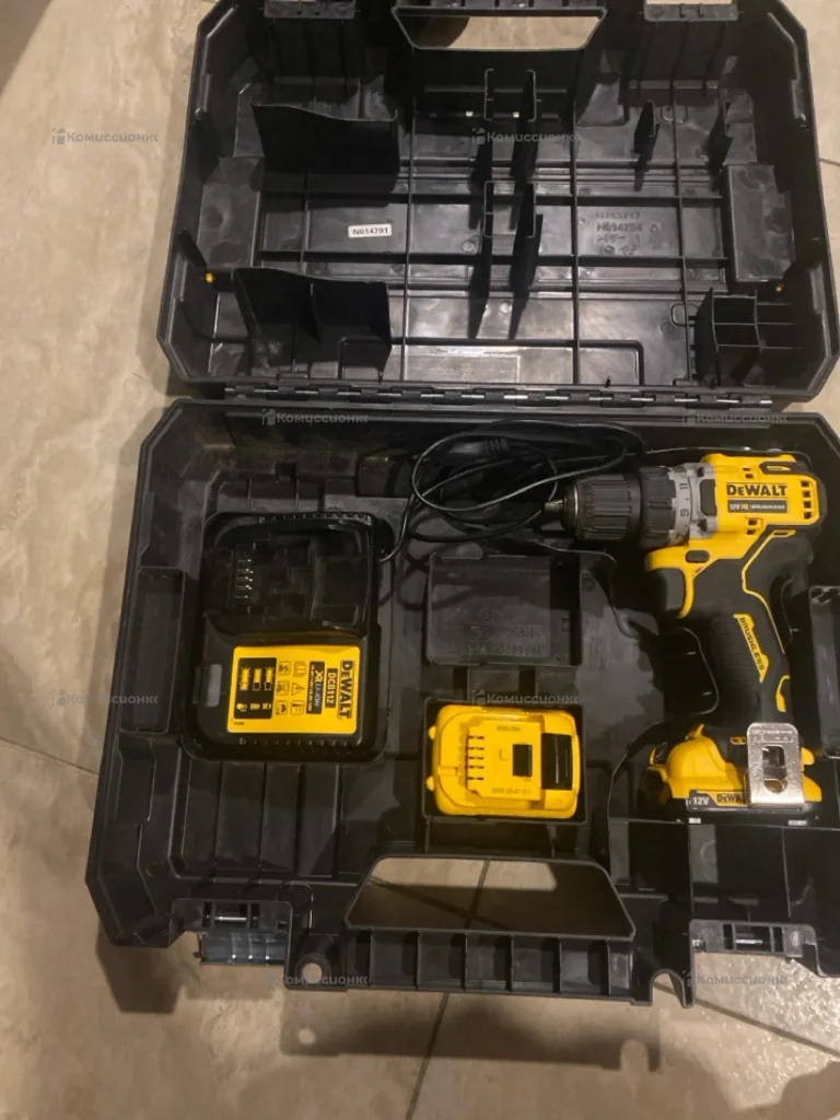 Аккумуляторная дрель-шуруповерт DeWALT DCD701N-XJ
