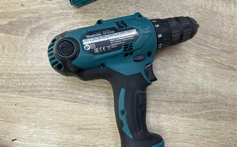 Сетевая дрель-шуруповерт Makita DF0300