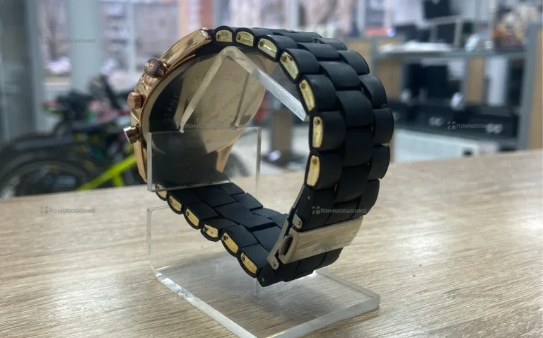 Часы Armani