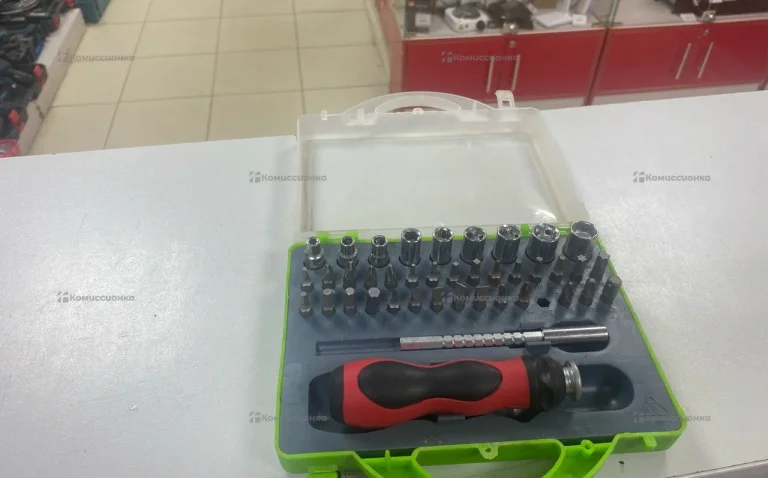 отвертка со сменными наконечниками