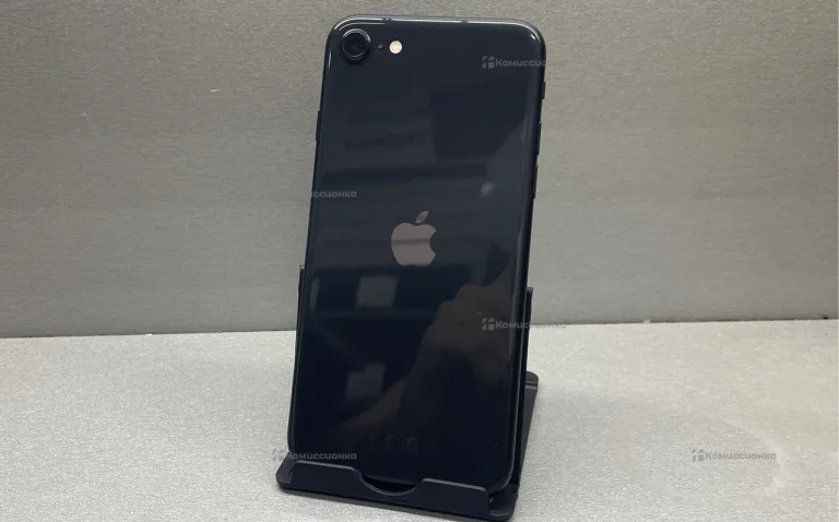 Apple iPhone SE (2020) 3/64 ГБ