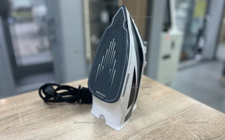 Утюг Redmond C271