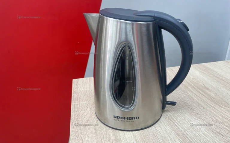 Чайник REDMOND RK-M1591