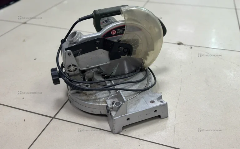 Торцовочная пила Калибр ПТЭ-1200/210