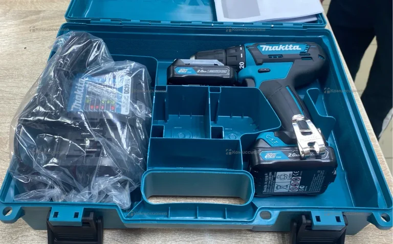 Аккумуляторная дрель-шуруповерт Makita DF333DWAE
