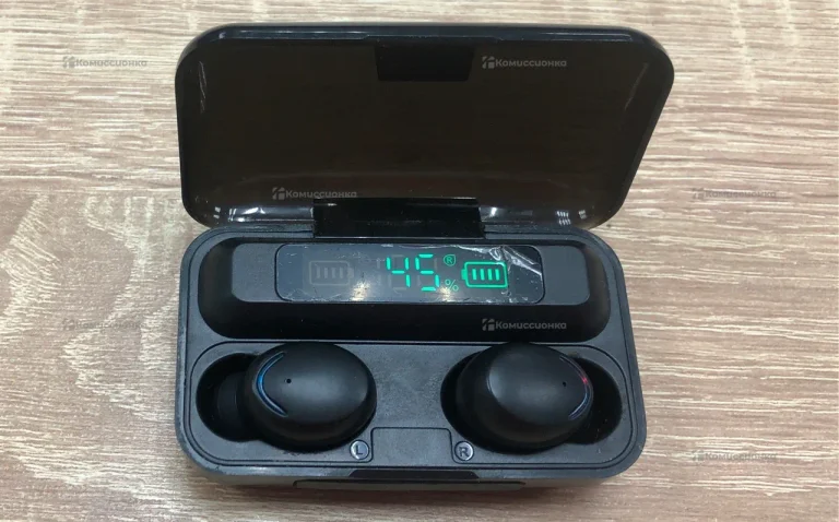 Наушники  черные с экраном