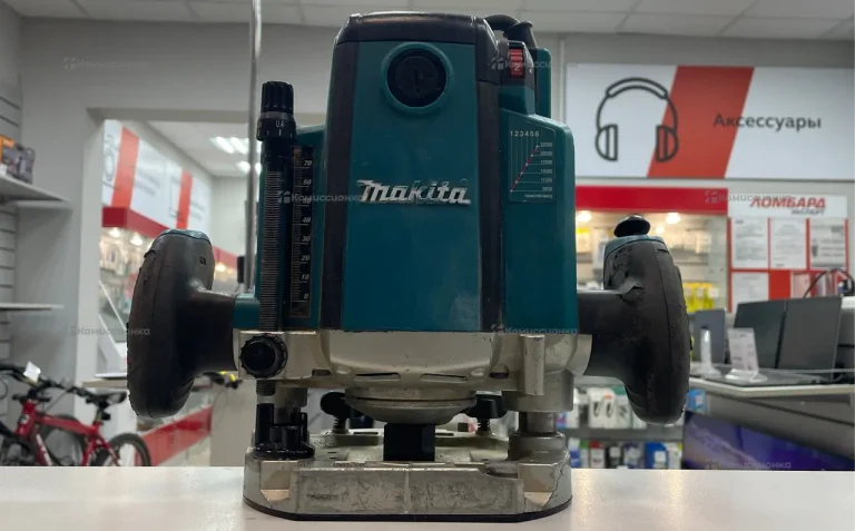 Фрезер makita RP2300FC