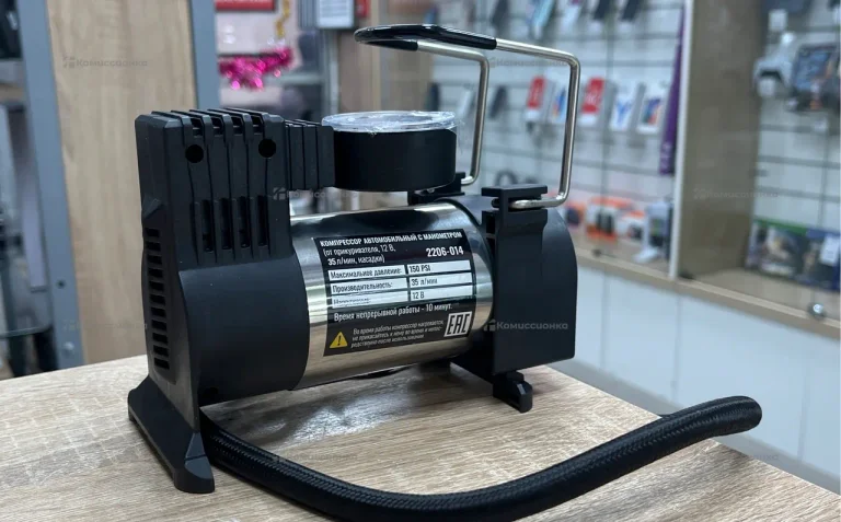 Компрессор автомобильный с манометром