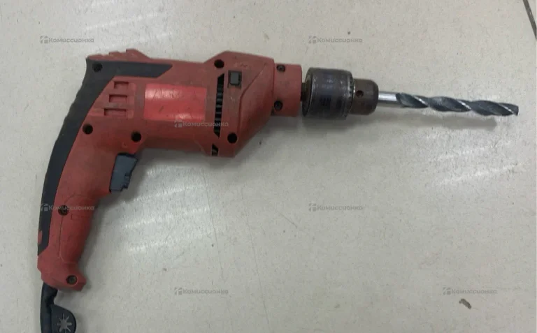 дрель красная