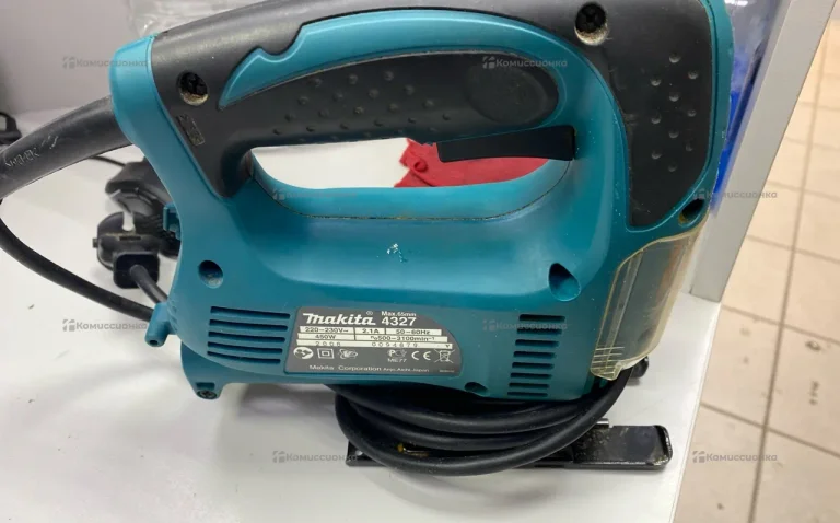 Лобзик Makita 4327