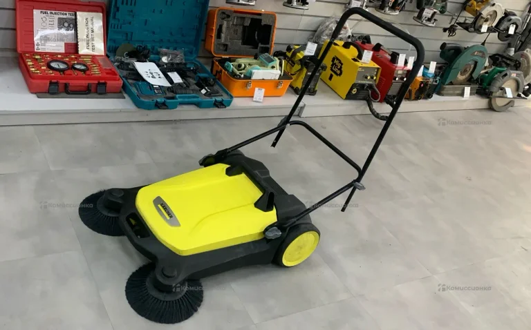 Ручная подметальная машина Karcher S4 Twin