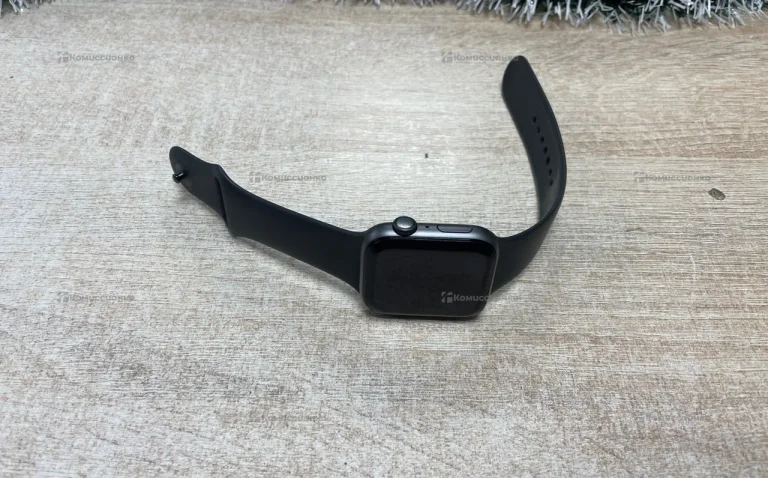 Часы  Apple Watch SE 44mm