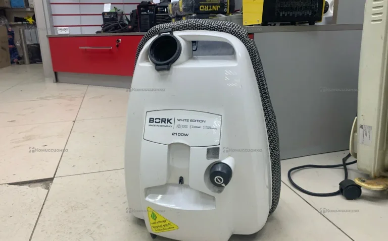Пылесос  BORK 2100W