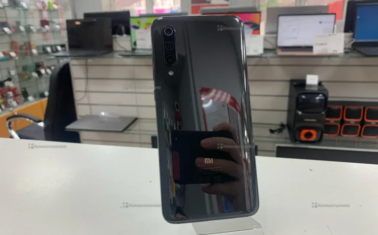 Xiaomi Mi 9 6/64 ГБ