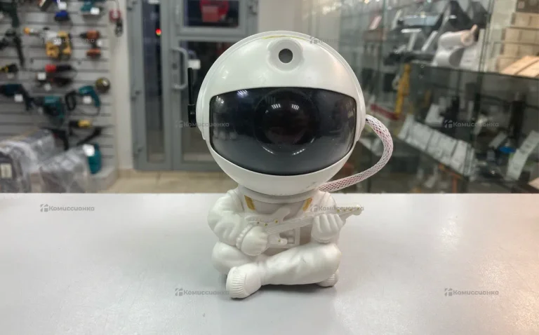 Astronaut nebula projector