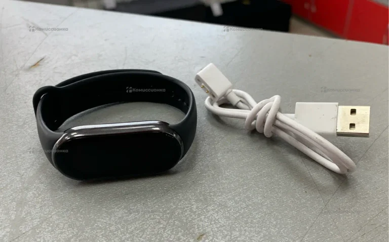 Часы  Xiaomi band 8