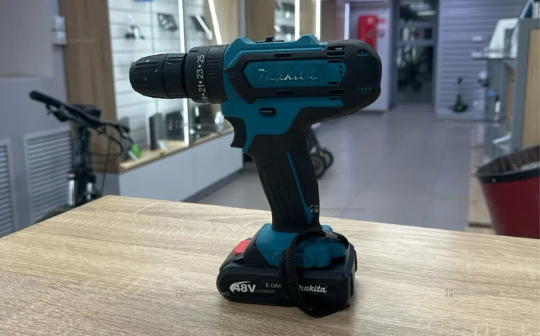 Аккумуляторная дрель-шуруповерт Makita DF330DWE (р