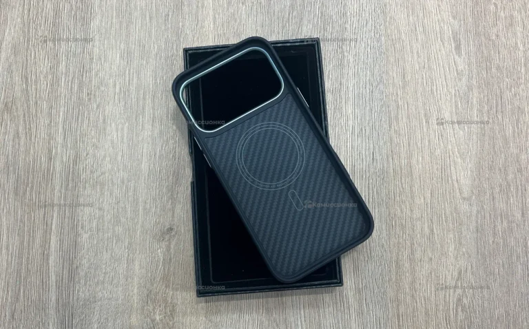 Чехол FC Карбон  для Iphone 17 Pro Max - Крупно-зернистый с защитой кнопок