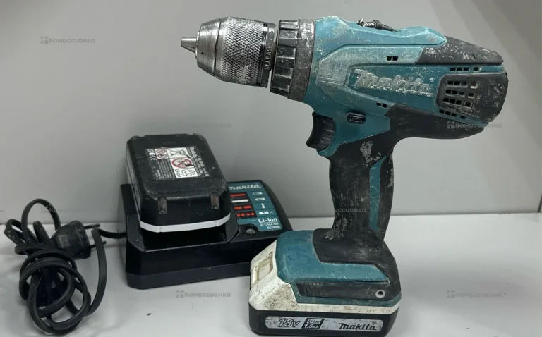 Аккумуляторный шуруповерт Makita DF457D