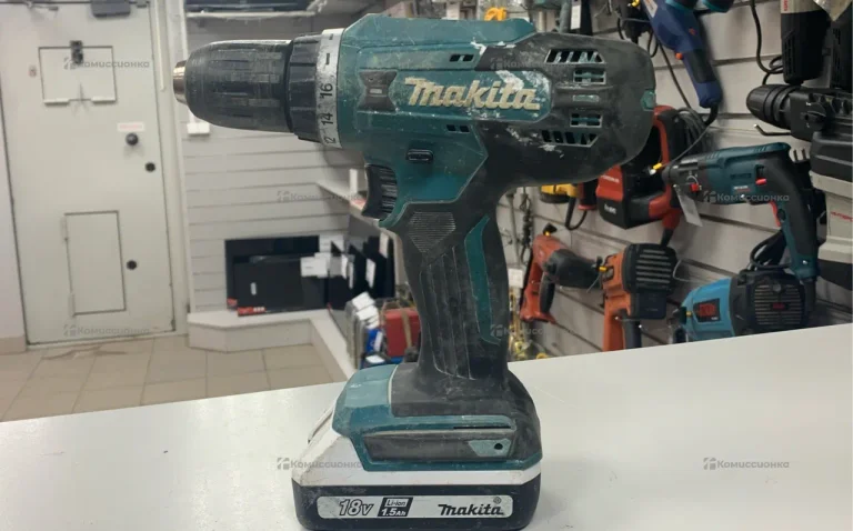 Аккумуляторная дрель-шуруповерт Makita DF488D