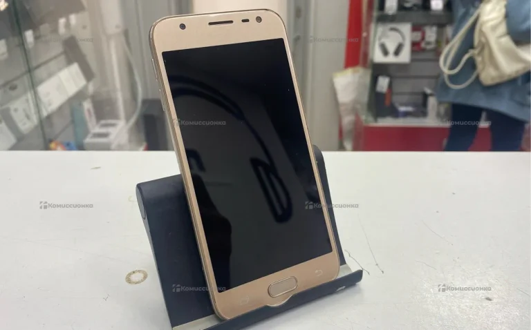 Samsung Galaxy J3 (2016) 2/16 ГБ