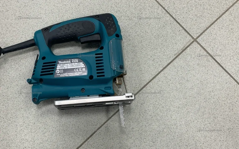 Электролобзик makita 4329