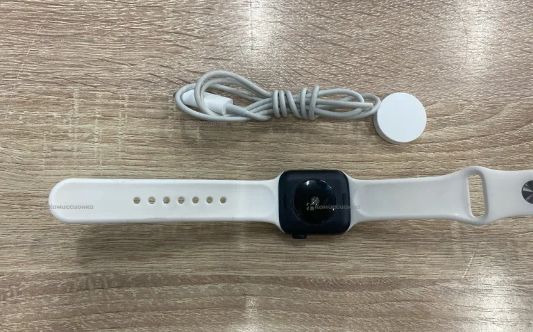 Часы  Apple Watch SE 40mm