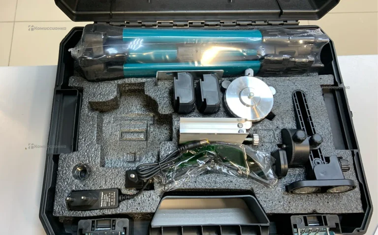 Лазерный уровень с тренгой