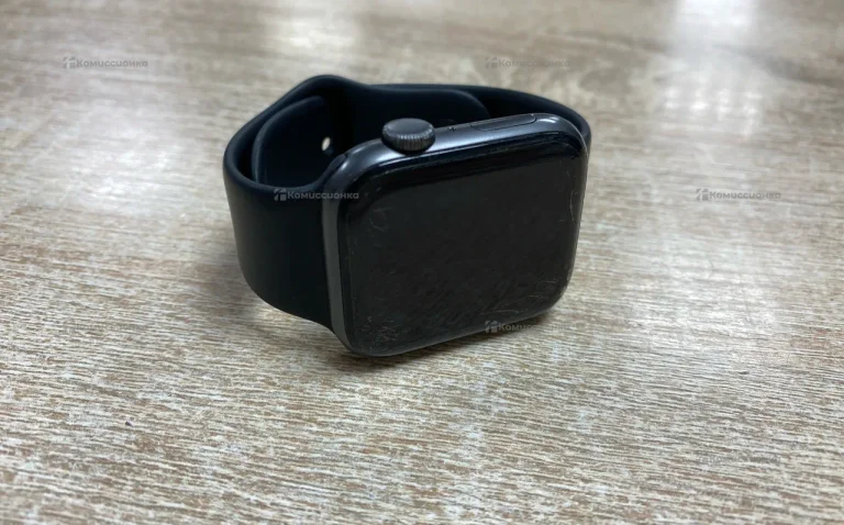 Часы  Apple Watch SE 44mm (1 Gen)