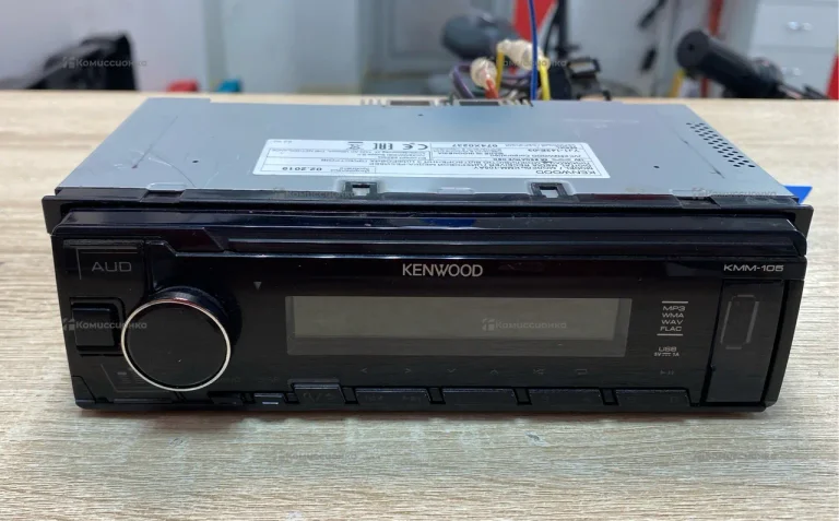 Автомагнитола Kenwood KMM-105