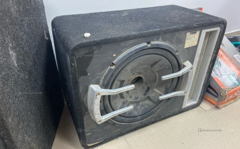 Сабвуфер  JBL