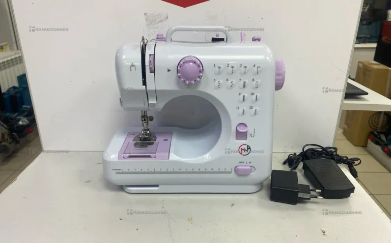 Швейная машина  белая