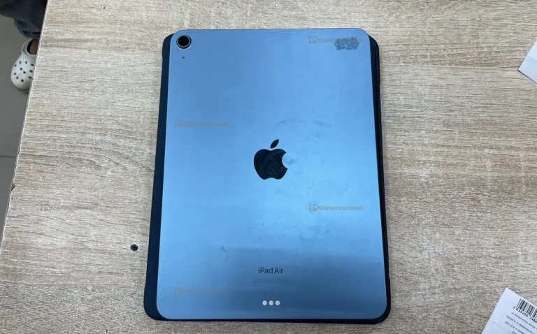 Планшет Apple iPad Air 5 поколения 64 гб