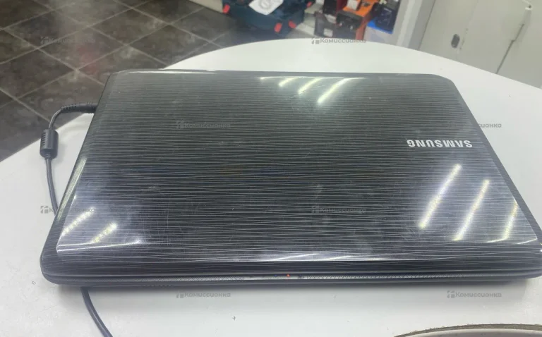 Ноутбук  Samsung r525