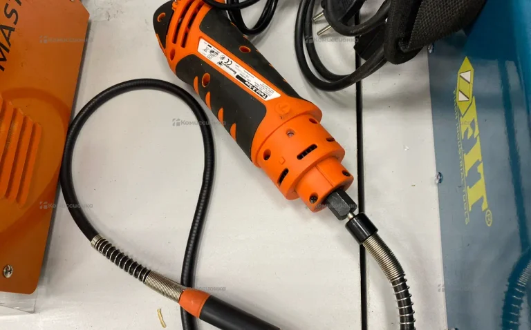 Электроинструмент Twist-A-Saw