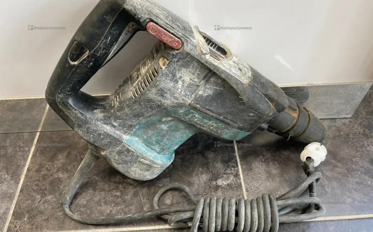 Перфоратор makita HR4001C
