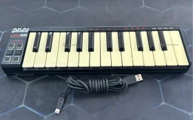 Миди-клавиатура Akai LPK25