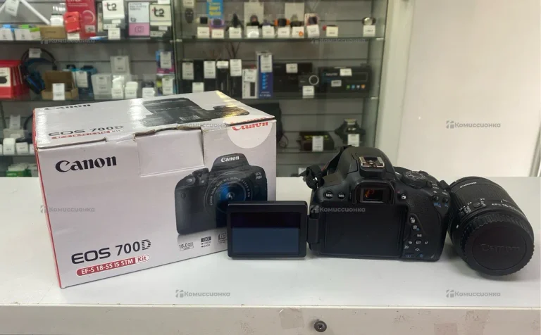Фотоаппарат  Canon EOS 700D