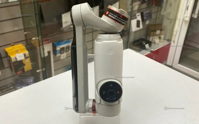 Стабилизатор Insta360 Flow