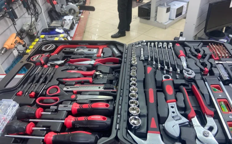 Набор инструментов универсальный Boxbot UN-210