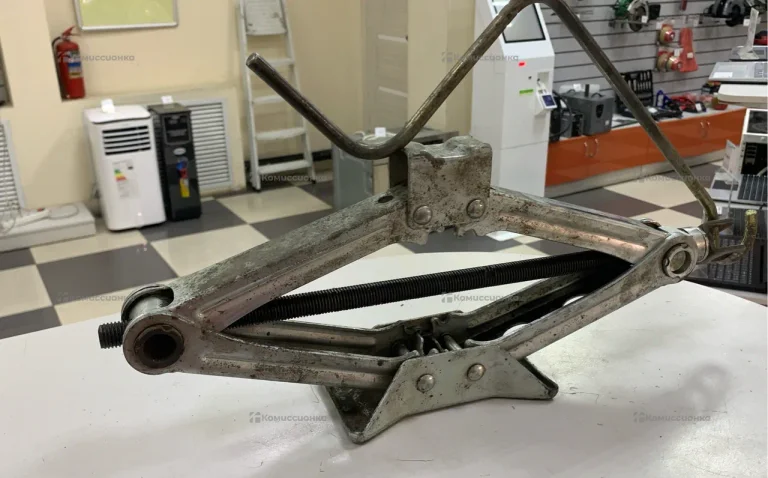 Домкрат винтовой honda 1300kg