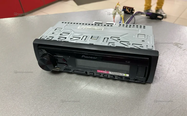 Автомагнитола  Pioneer MVH-190UBG