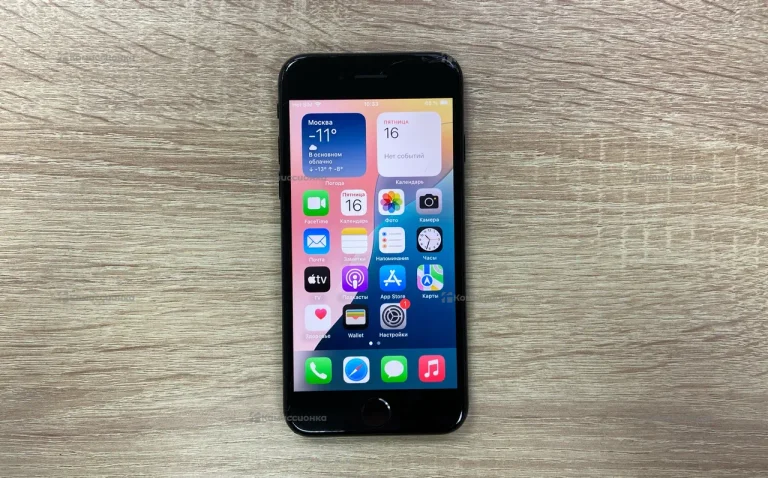 Apple iPhone SE (2020) 3/64 ГБ