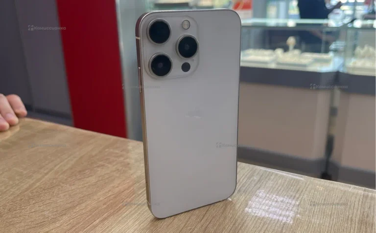 Apple IPhone XR 128 в корпусе 14 pro