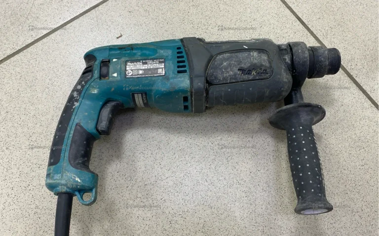 Перфоратор Makita 2470.